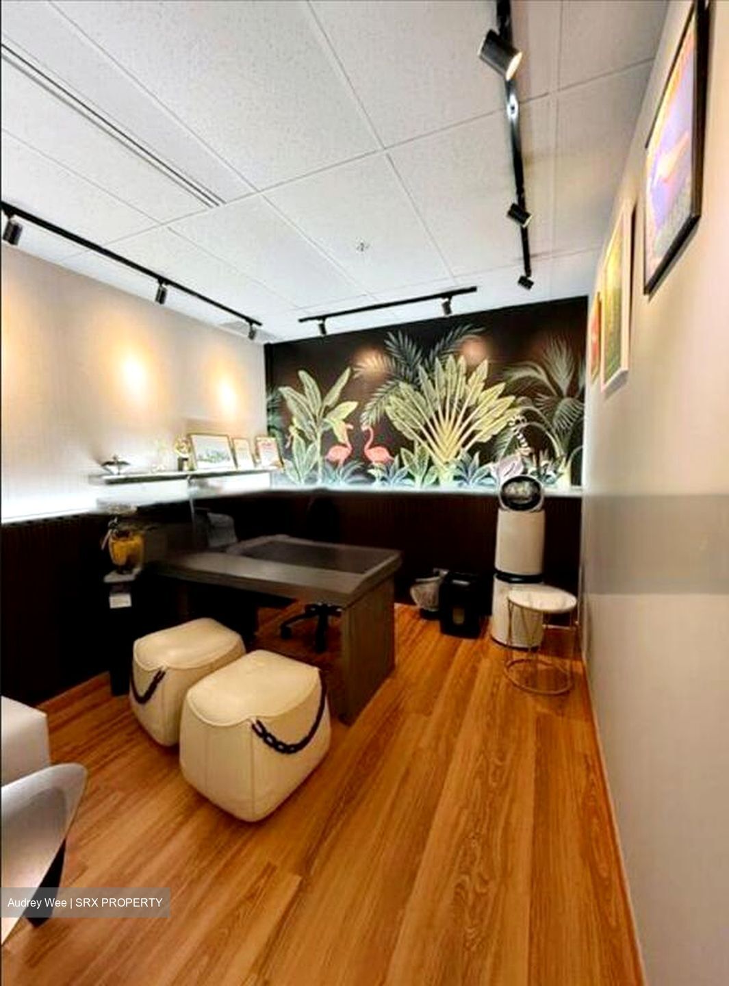 Shaw Centre (D9), Office #454153471